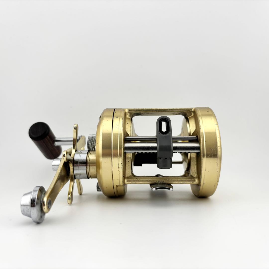 シマノ　カルカッタ小舟1000 SHIMANO