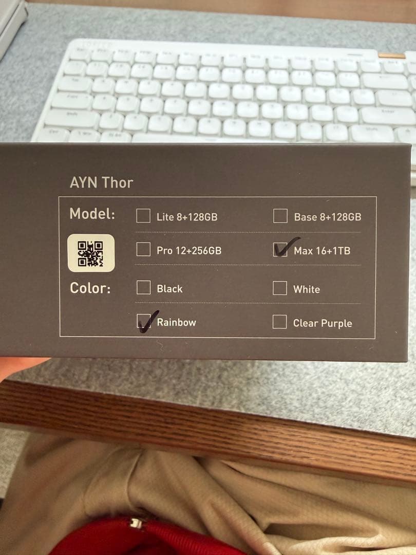 【極美品】AYN Thor Max (16GB/1TB)ほぼ未使用