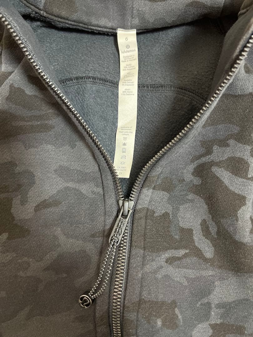新品未使用　Lululemon フルジップフードパーカー カモフラージュ　黒　6
