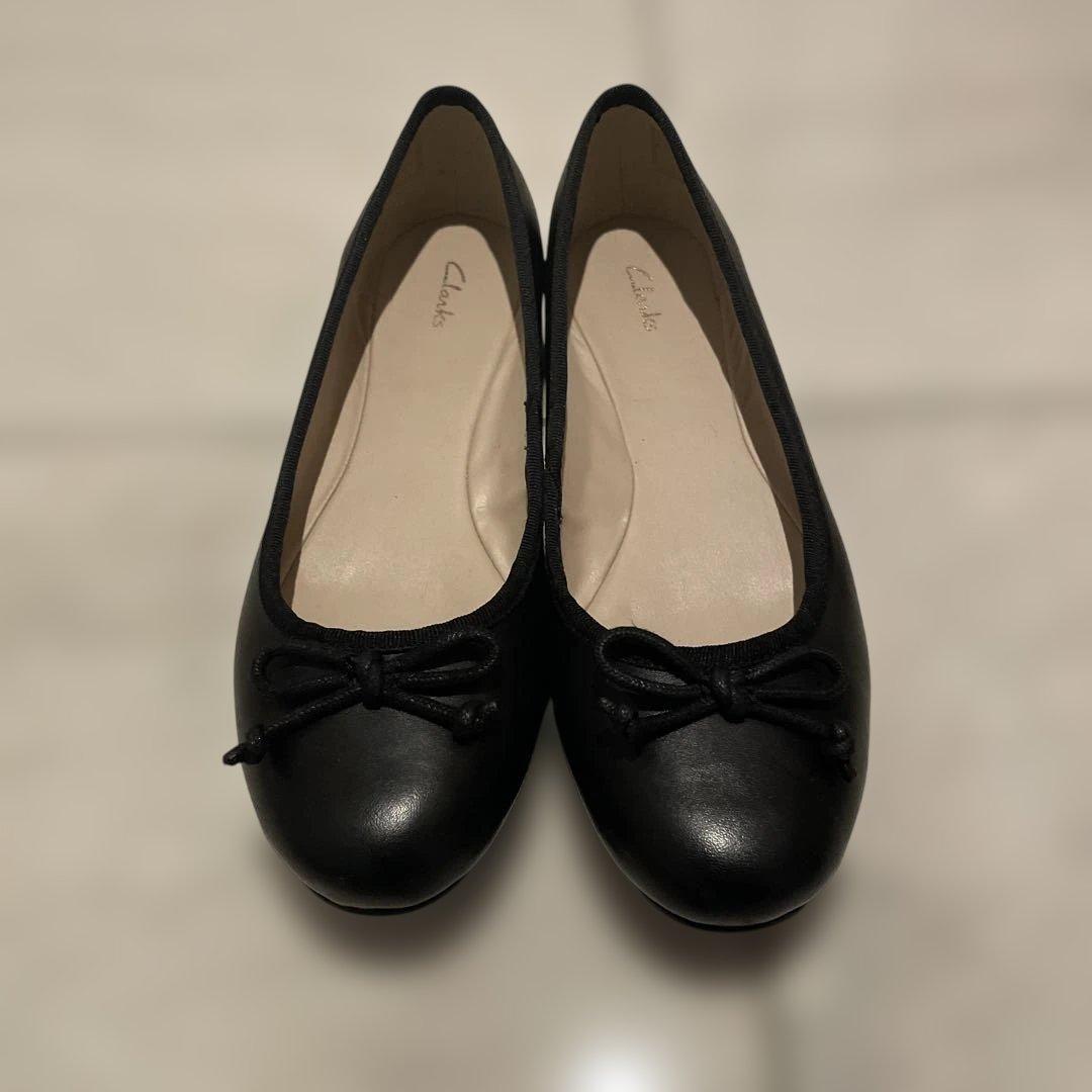 Clarks 黒　バレエシューズタイプ