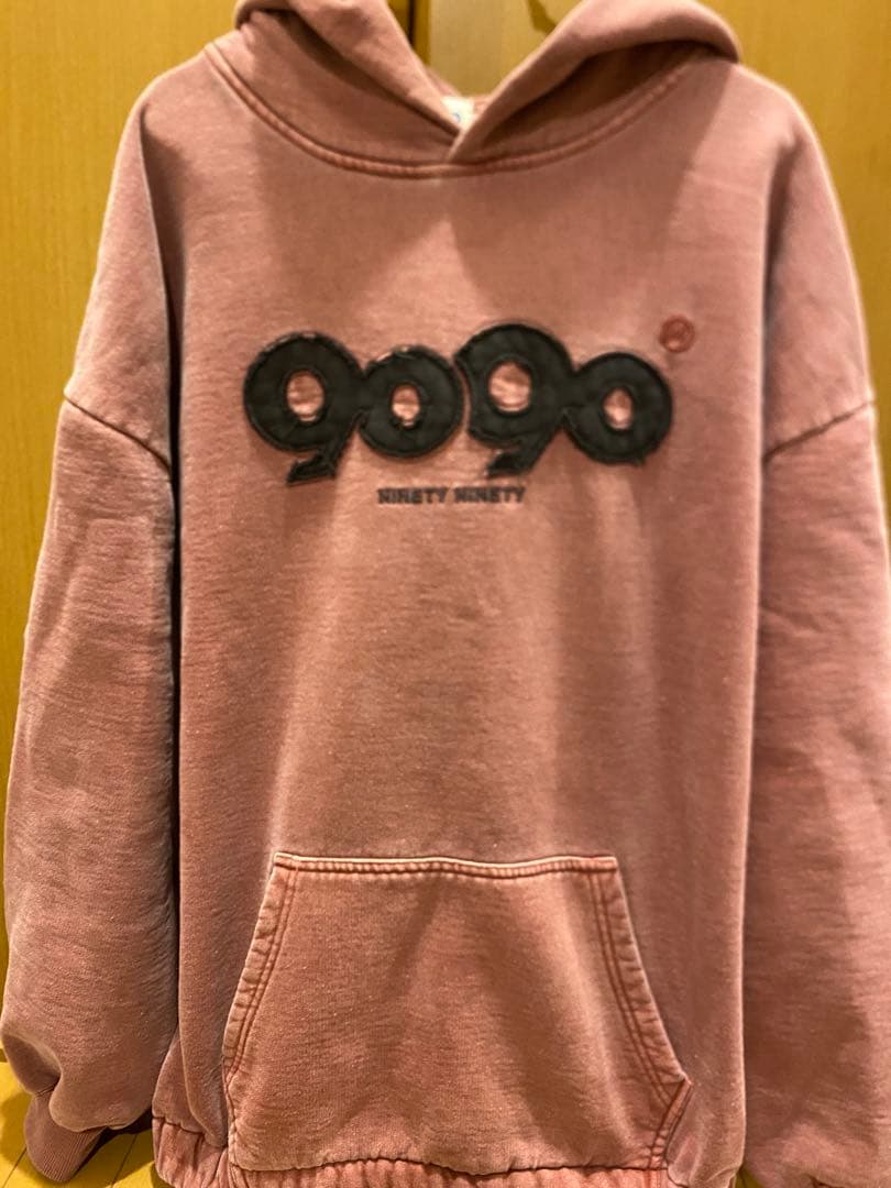 9090赤ピンクパーカー