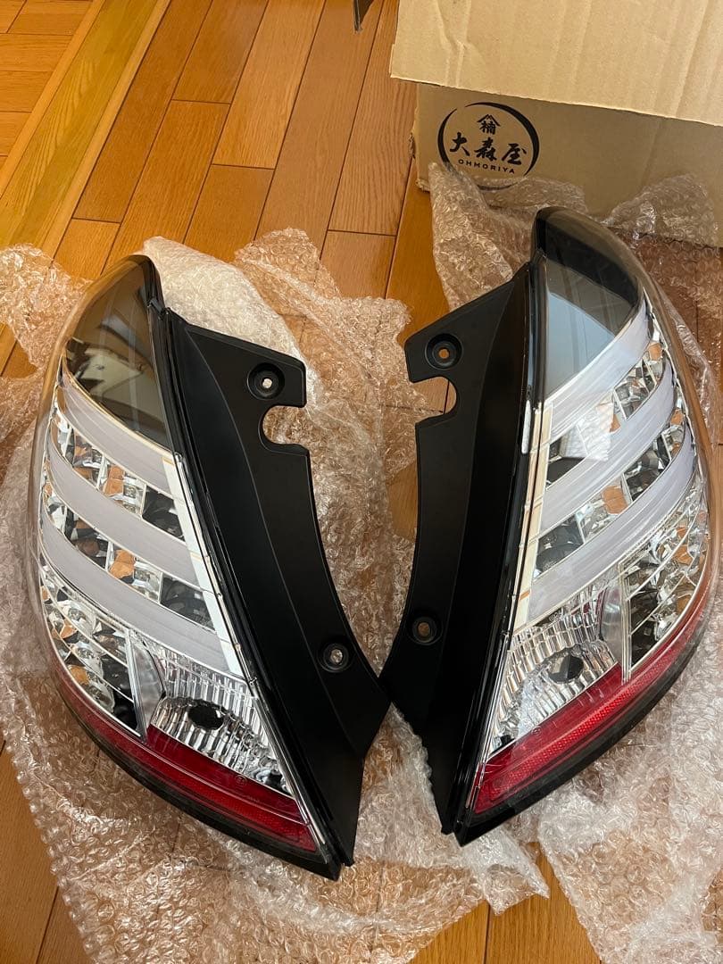 zc32s 社外テールランプ ジャンク品