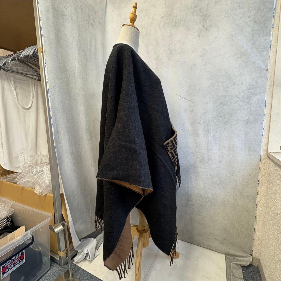 美品✨　FENDI ズッカ柄ポンチョ　ストール　レディース　カシミヤ　ウール