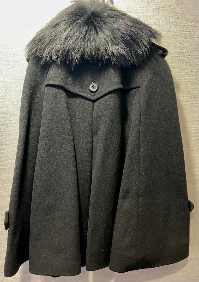 美品　ギルドプライム　取り外し可能リアルファー付き黒ケープコート　フリーサイズ