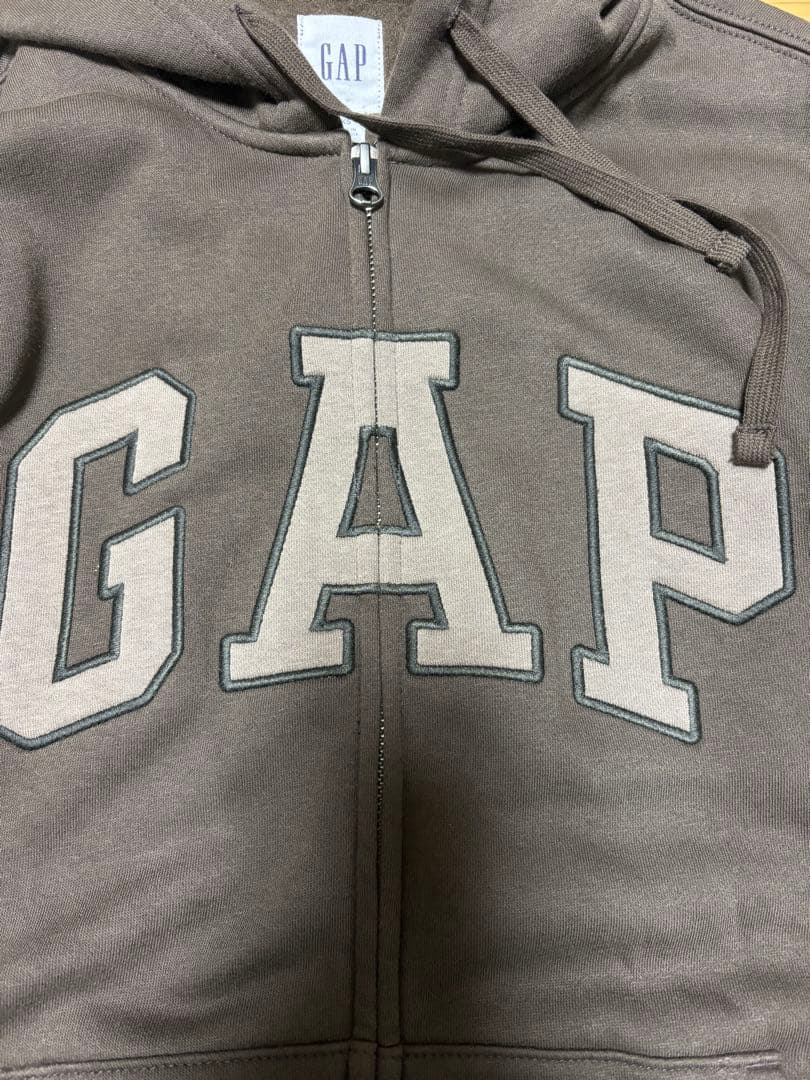 人気完売リラックス GAPロゴ ジップアップパーカー ブラウン