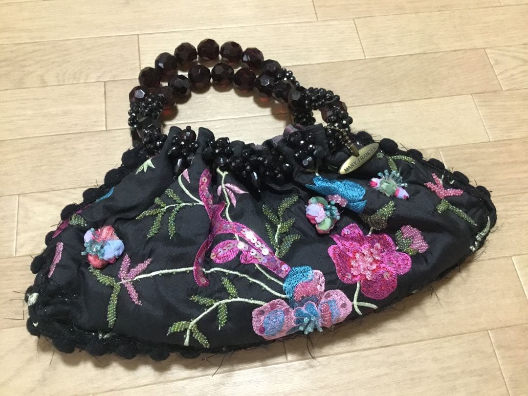 刺繍ビーズ装飾のパーティーバッグ