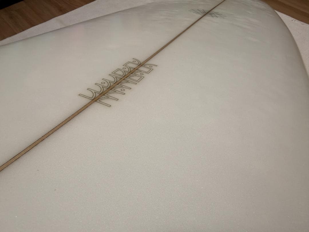 MANDALA ARCTAIL EDGE 5'7\" シングルフィン付属