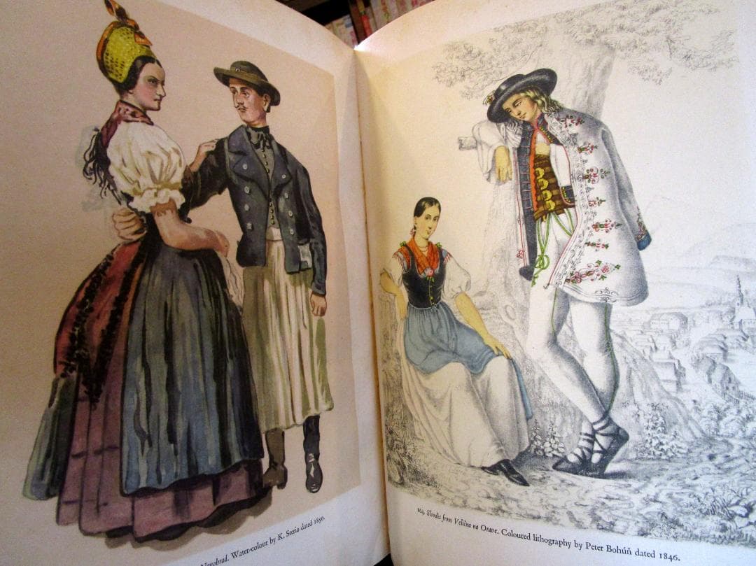 アート・デザイン・音楽 The Slovak national dress through the .