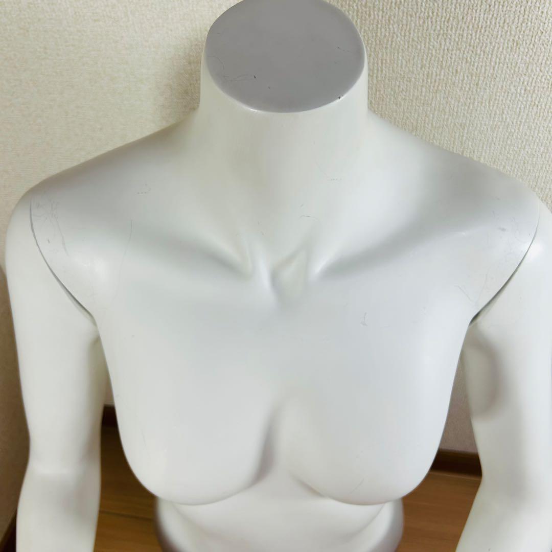 アーム　腕付白マネキン　トルソー　女性　上半身モデル　ディスプレイ　展示　①